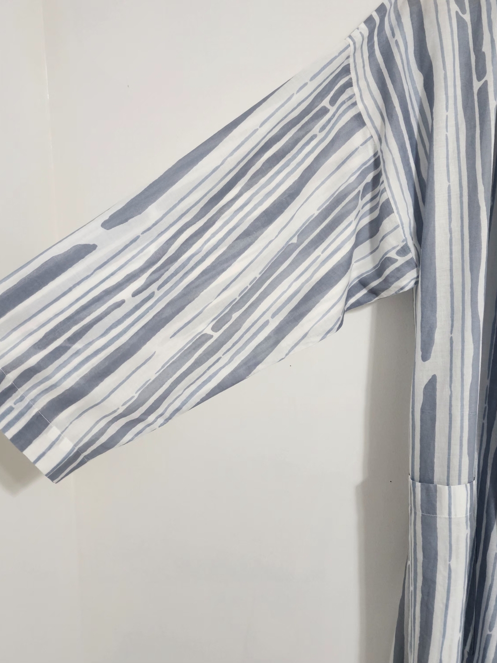 John Robshaw 100% Cotton Robe Size L/XL Bluish-gray & White Stripe Pockets Comfy - Picture 6 of 9